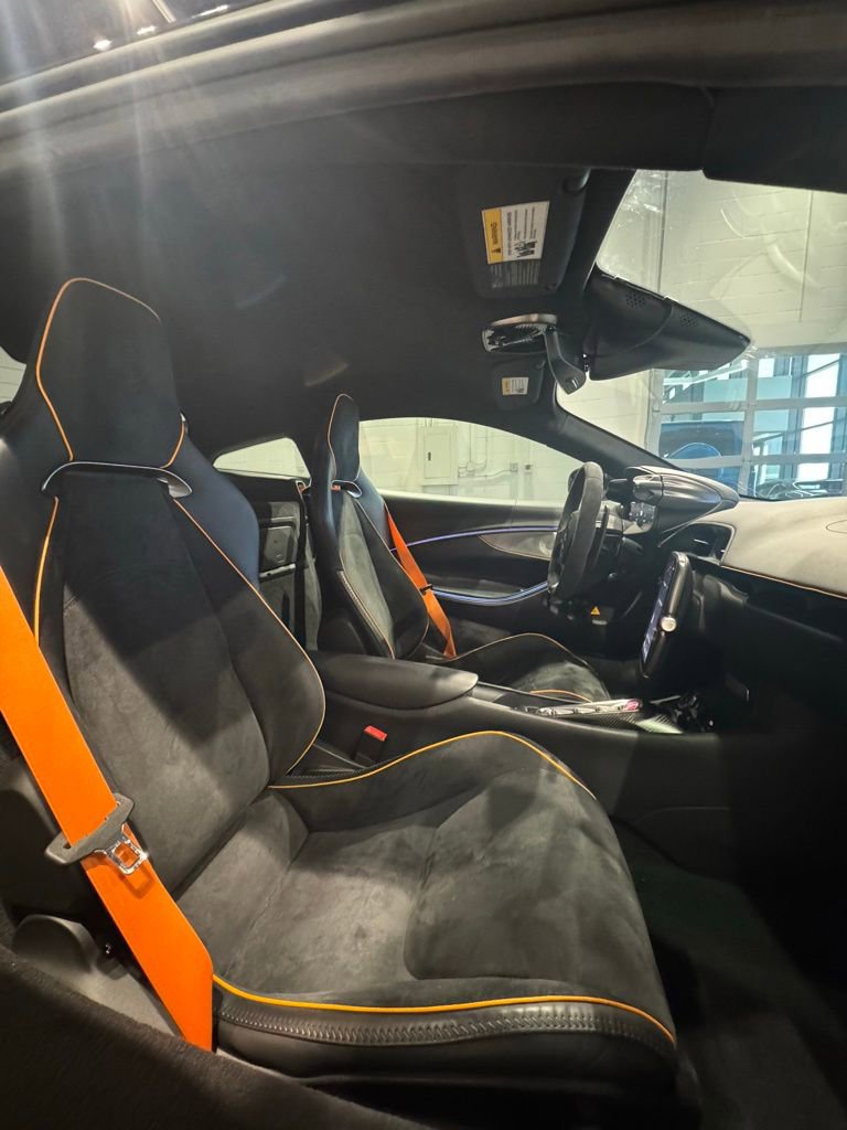 Used 2023 McLaren Artura RWD image 20