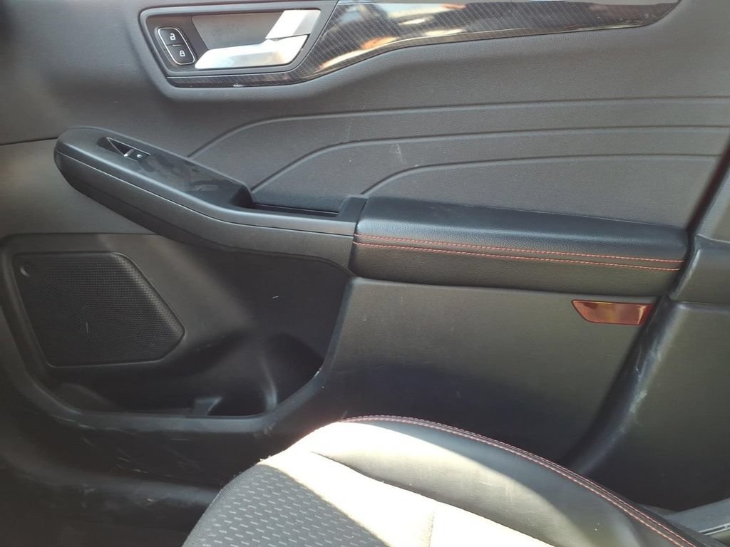 Used 2025 Ford Escape ST-Line AWD/4WD image 23
