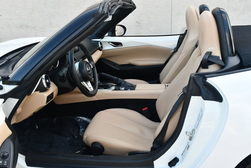 Used 2024 MAZDA MX-5 Miata Grand Touring RWD image 15