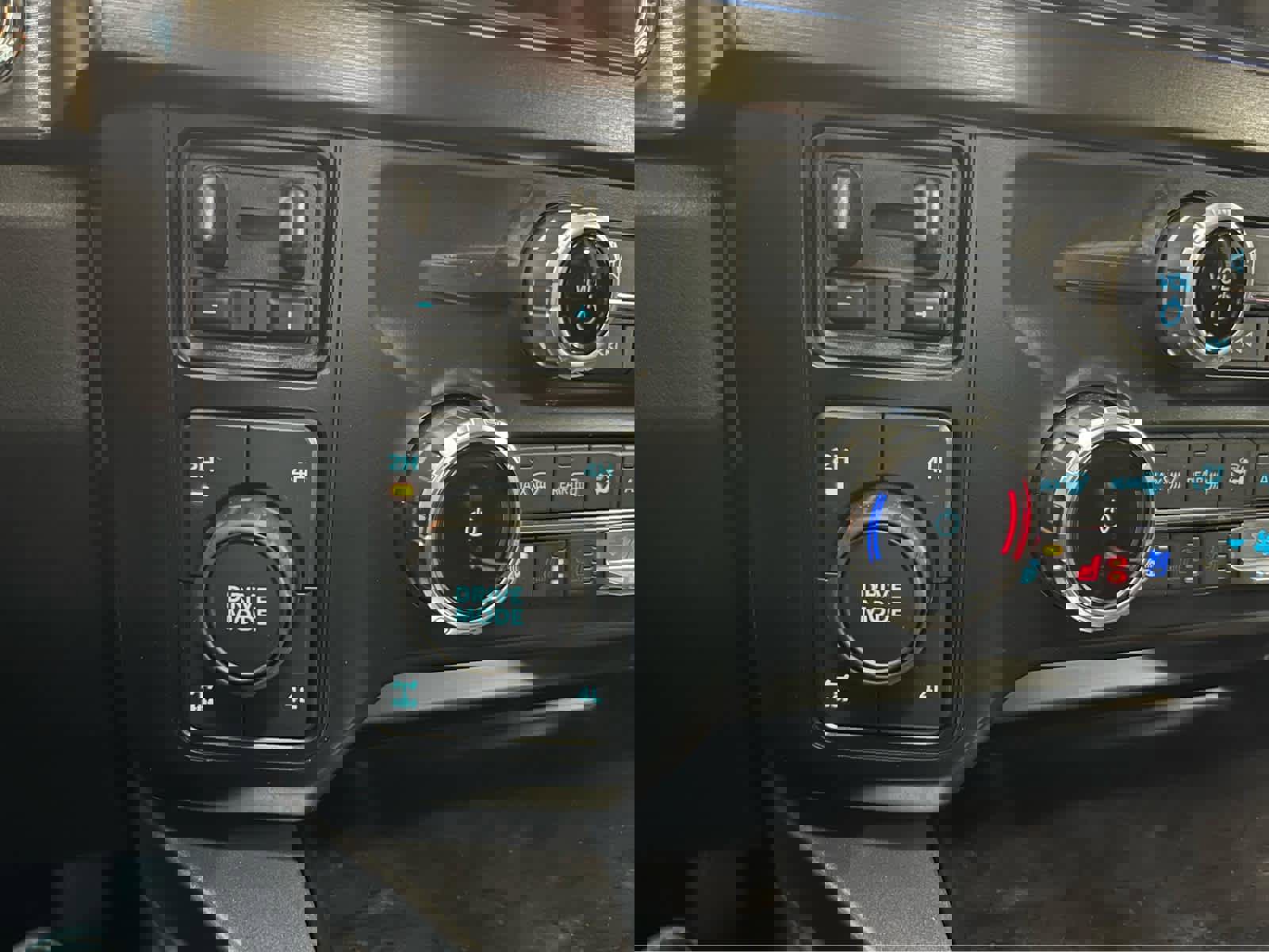 Used 2023 Ford F350 Lariat w/ Lariat Ultimate Package image 30