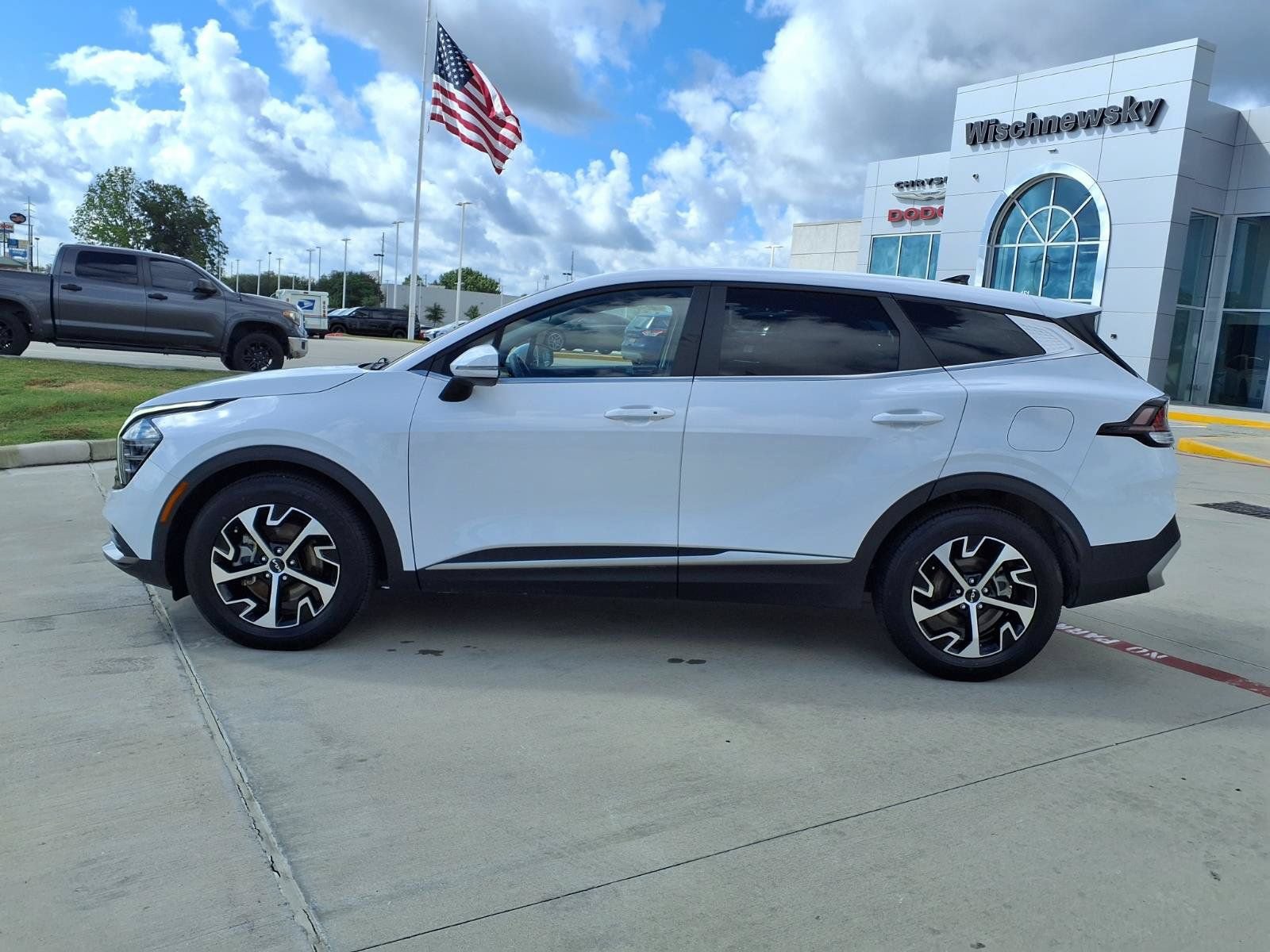 Used 2024 Kia Sportage EX FWD image 9