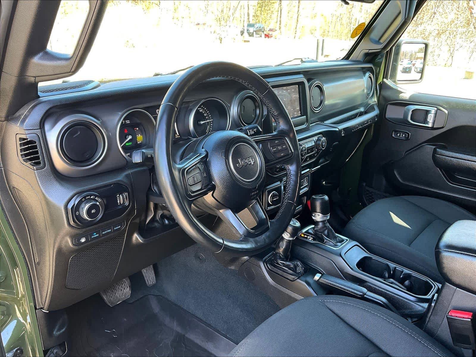 Used 2023 Jeep Wrangler Unlimited w/ Cold Weather Group AWD/4WD image 8