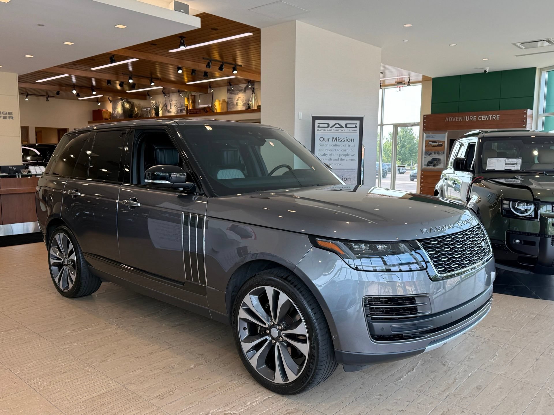 Used 2018 Land Rover Range Rover SV Autobiography Dynamic AWD/4WD image 13