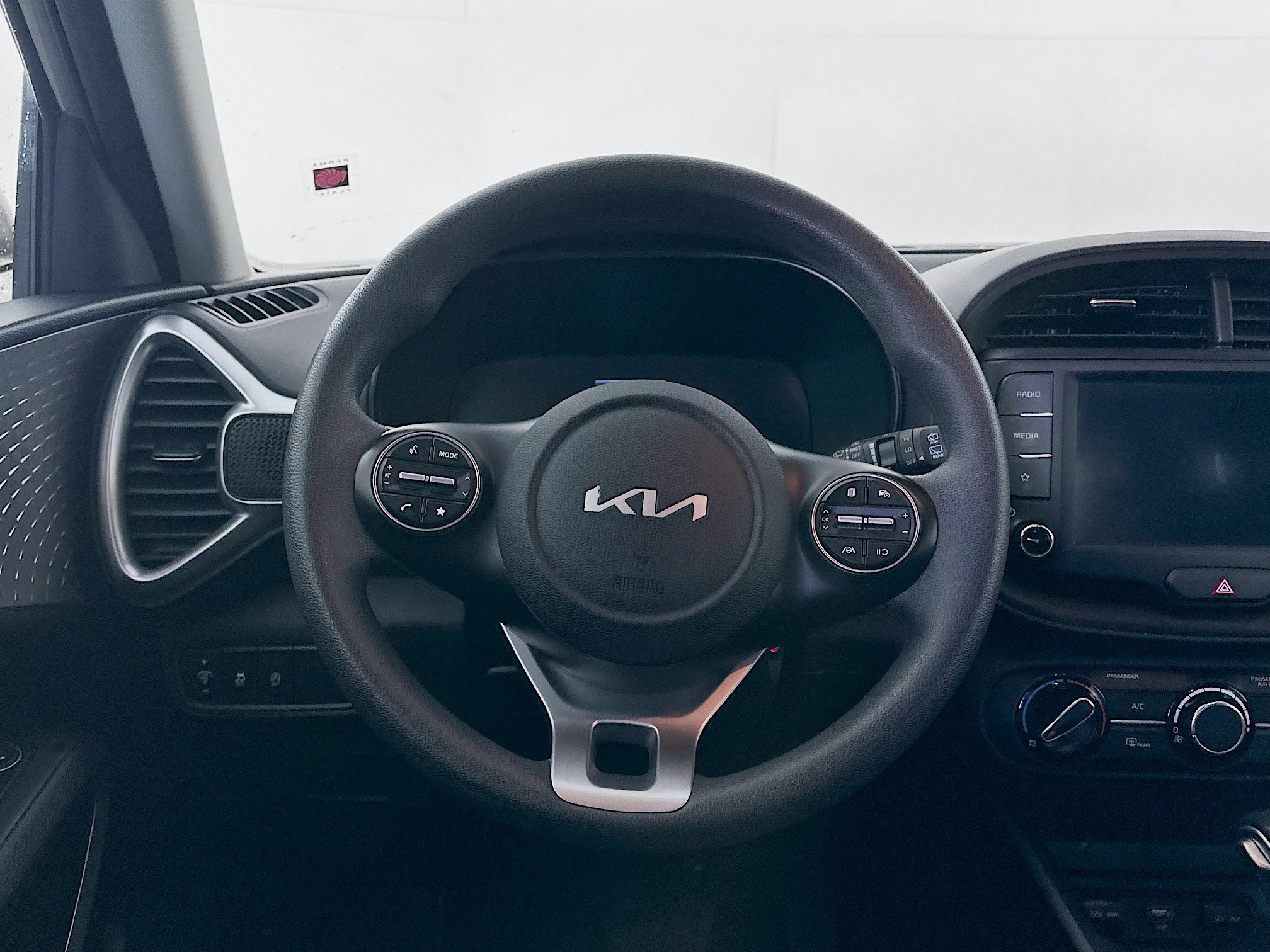 Used 2025 Kia Soul LX w/ LX Technology Package FWD image 18