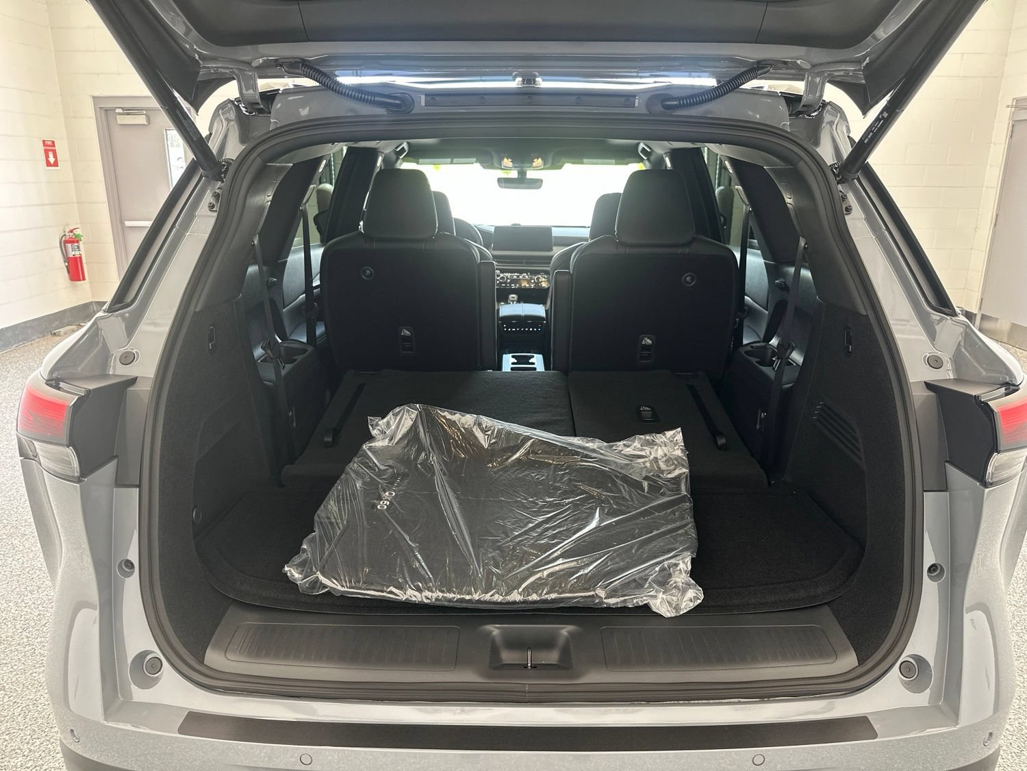 New 2027 INFINITI QX60 Sport w/ Dark Cargo Package AWD/4WD image 10