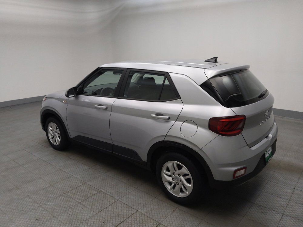 Used 2021 Hyundai Venue SE FWD image 3