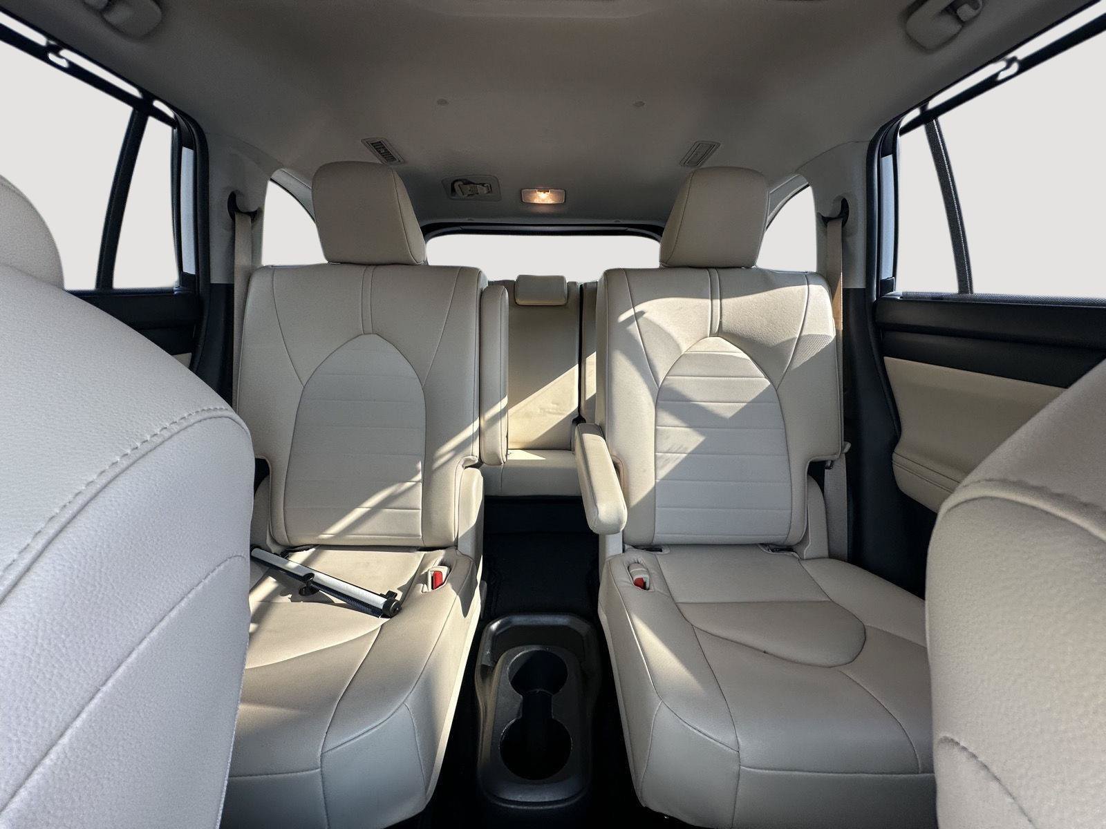 Used 2023 Toyota Highlander XLE FWD image 13