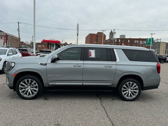 Used 2024 GMC Yukon XL Denali w/ Advanced Technology Package image 2