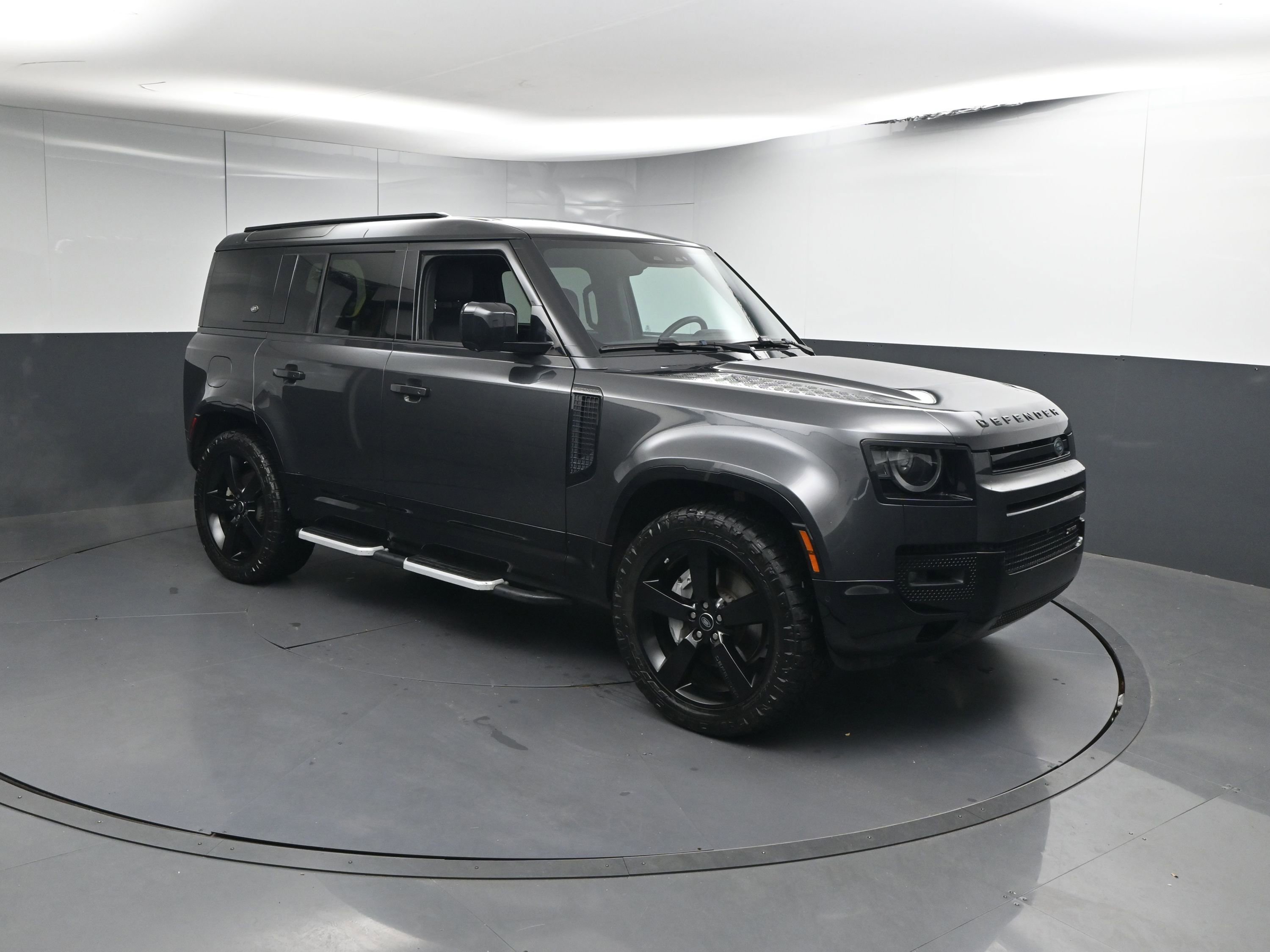 Used 2023 Land Rover Defender 110 X-Dynamic SE image 27