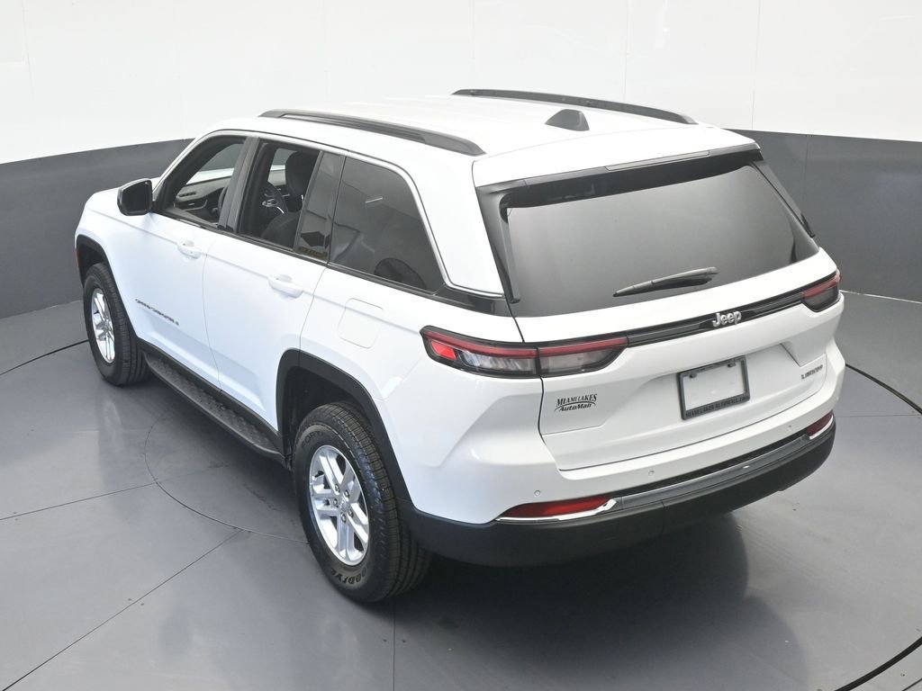 Used 2025 Jeep Grand Cherokee Laredo image 21