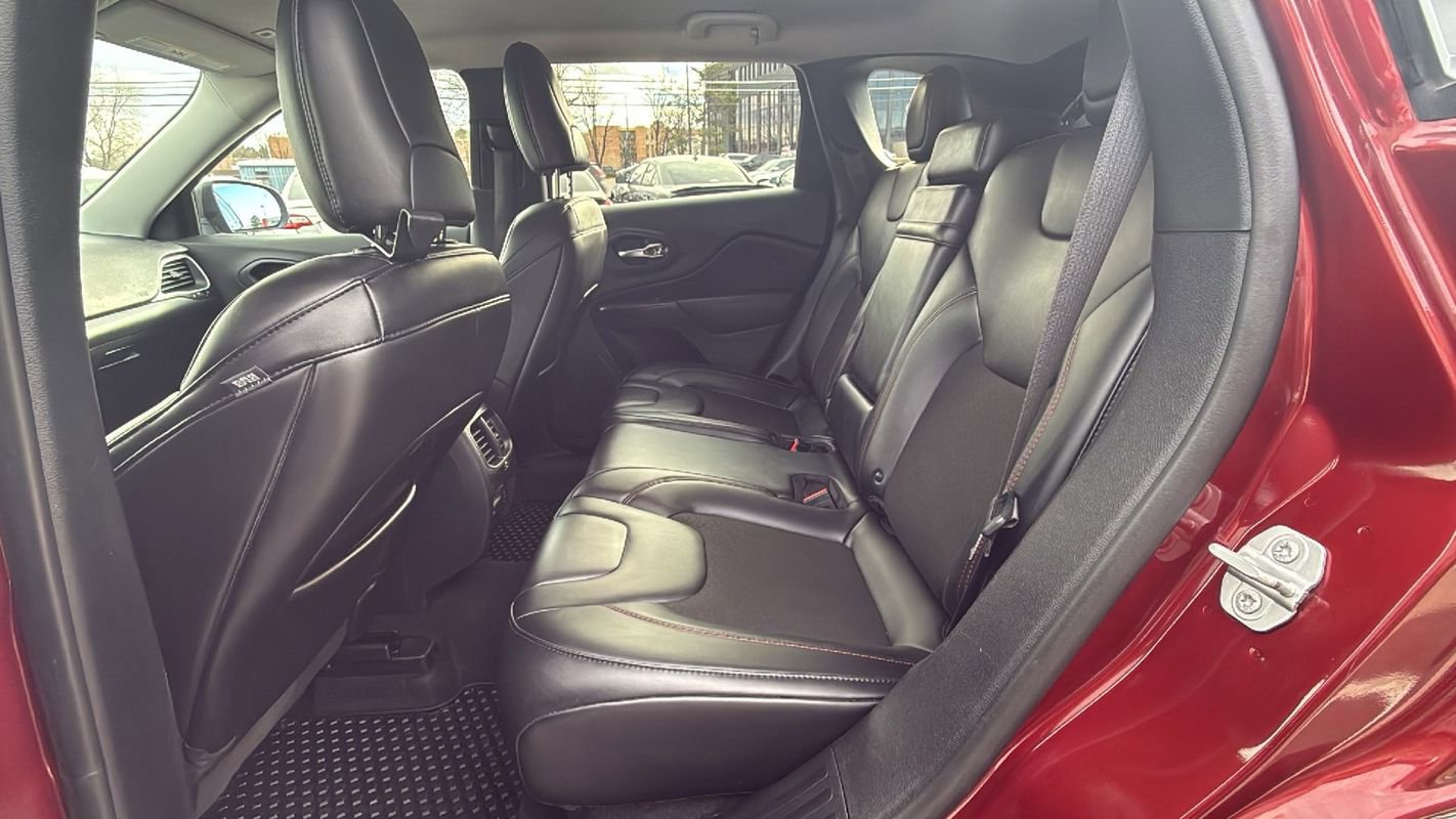 Used 2019 Jeep Cherokee Trailhawk w/ Cold Weather Group image 12