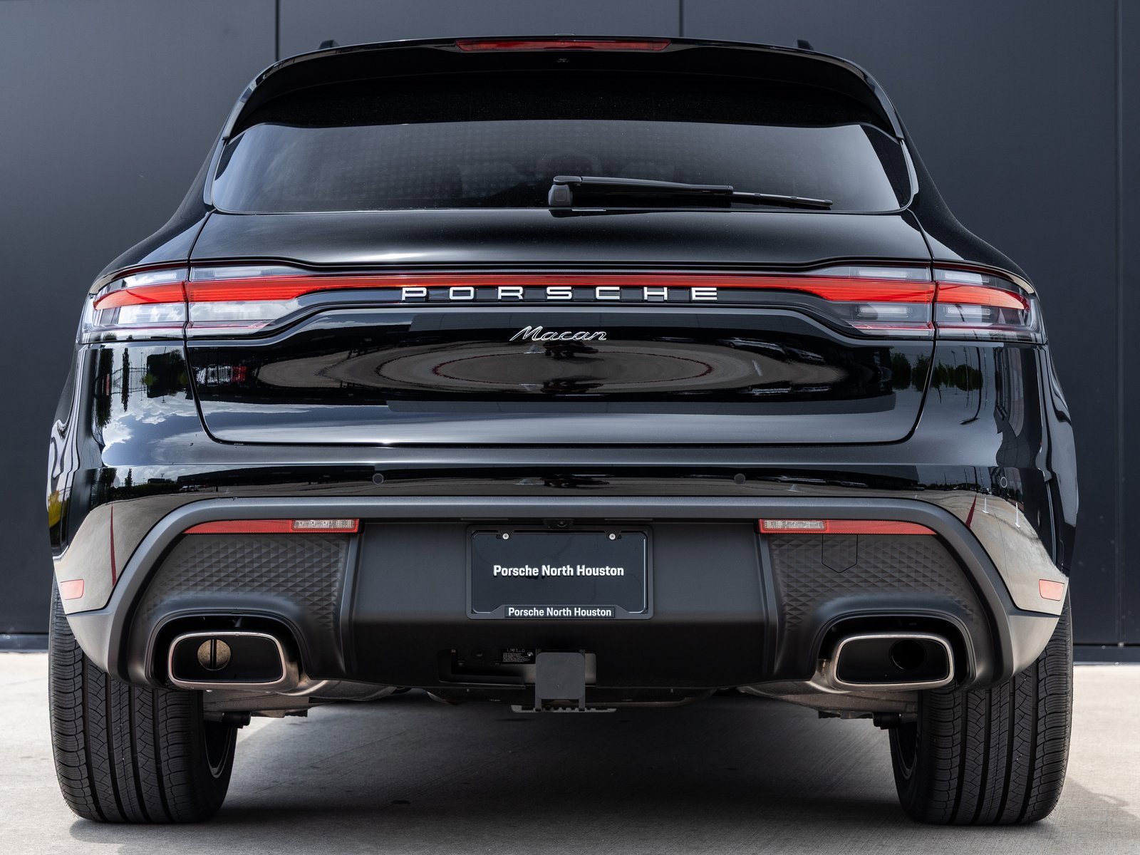 Used 2025 Porsche Macan image 14