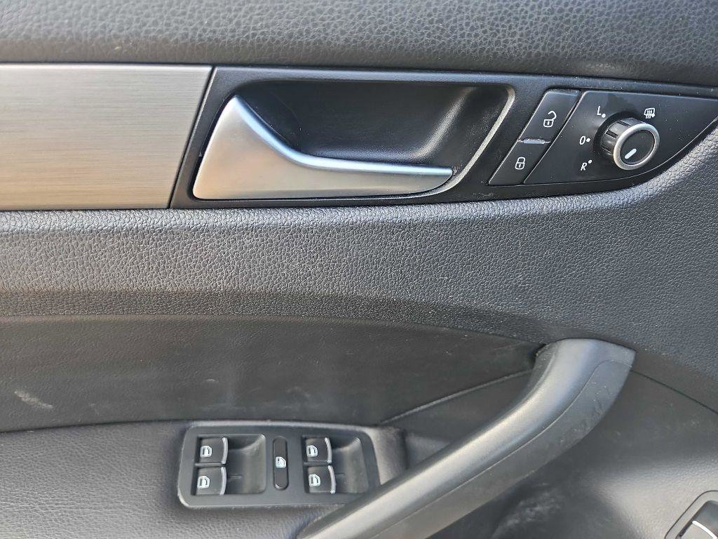 Used 2014 Volkswagen Passat 1.8T SE FWD image 12
