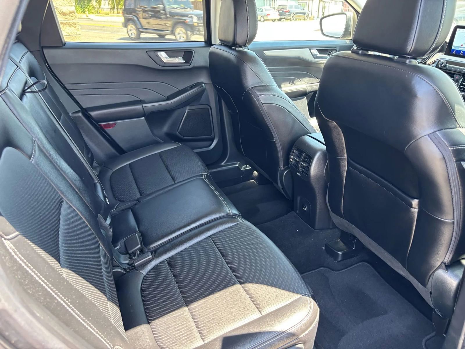 Used 2022 Ford Escape SEL image 32