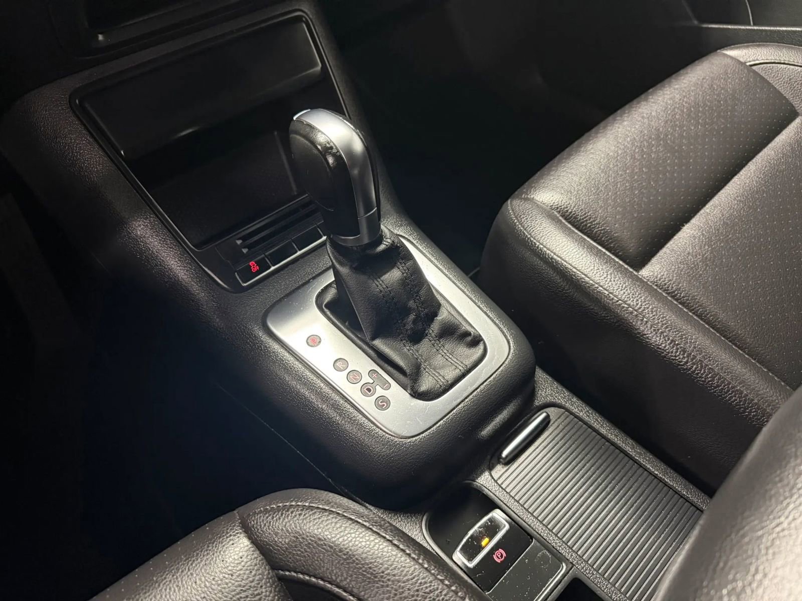 Used 2012 Volkswagen Tiguan SEL FWD image 22