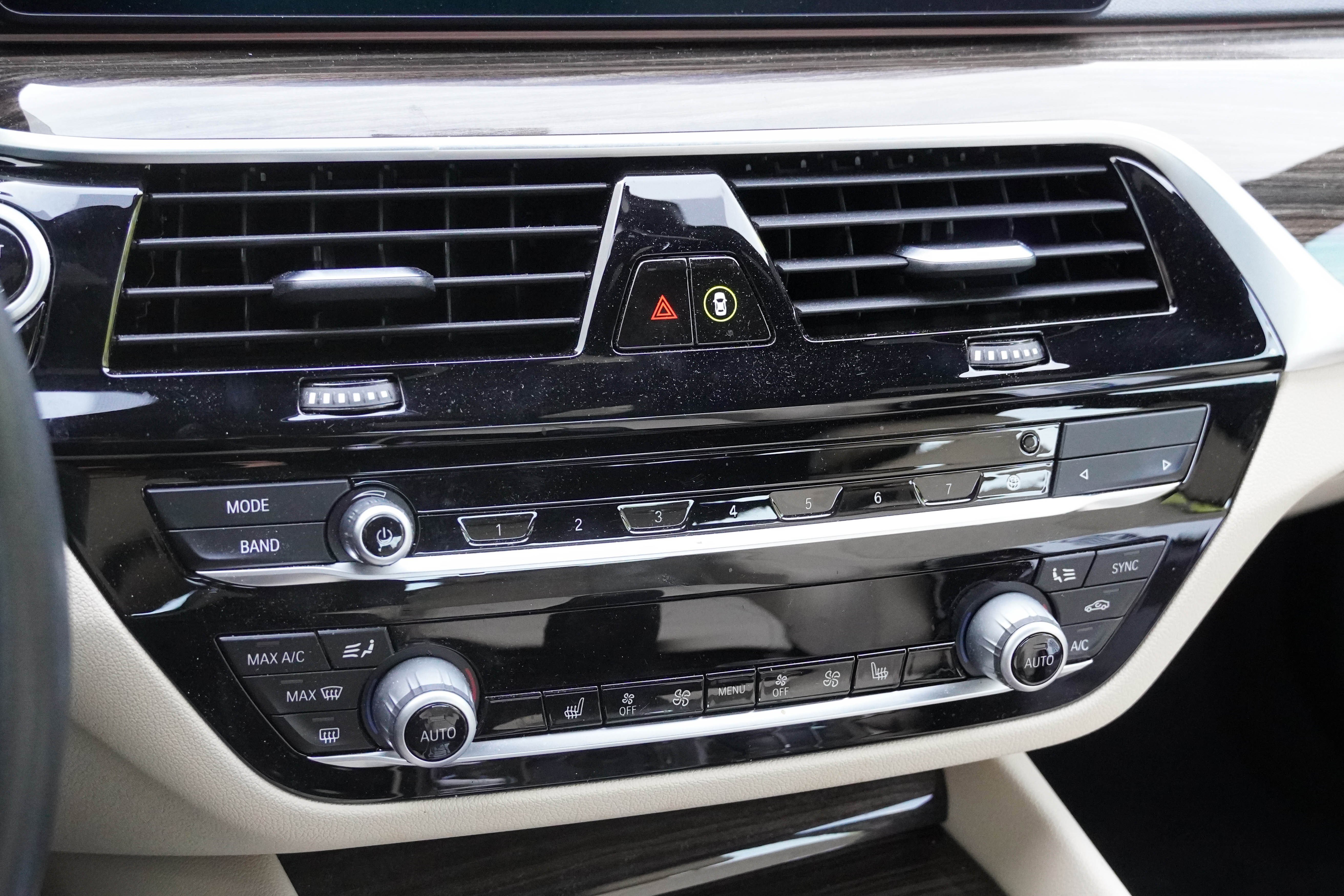 Used 2021 BMW 540i w/ Premium Package image 28