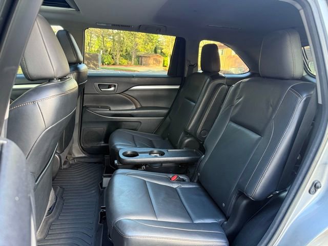 Used 2015 Toyota Highlander XLE image 27