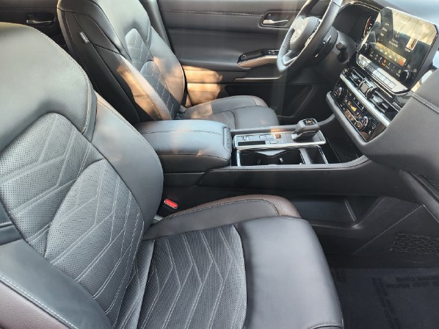 Used 2025 Nissan Pathfinder Platinum w/ Cargo Package FWD image 19