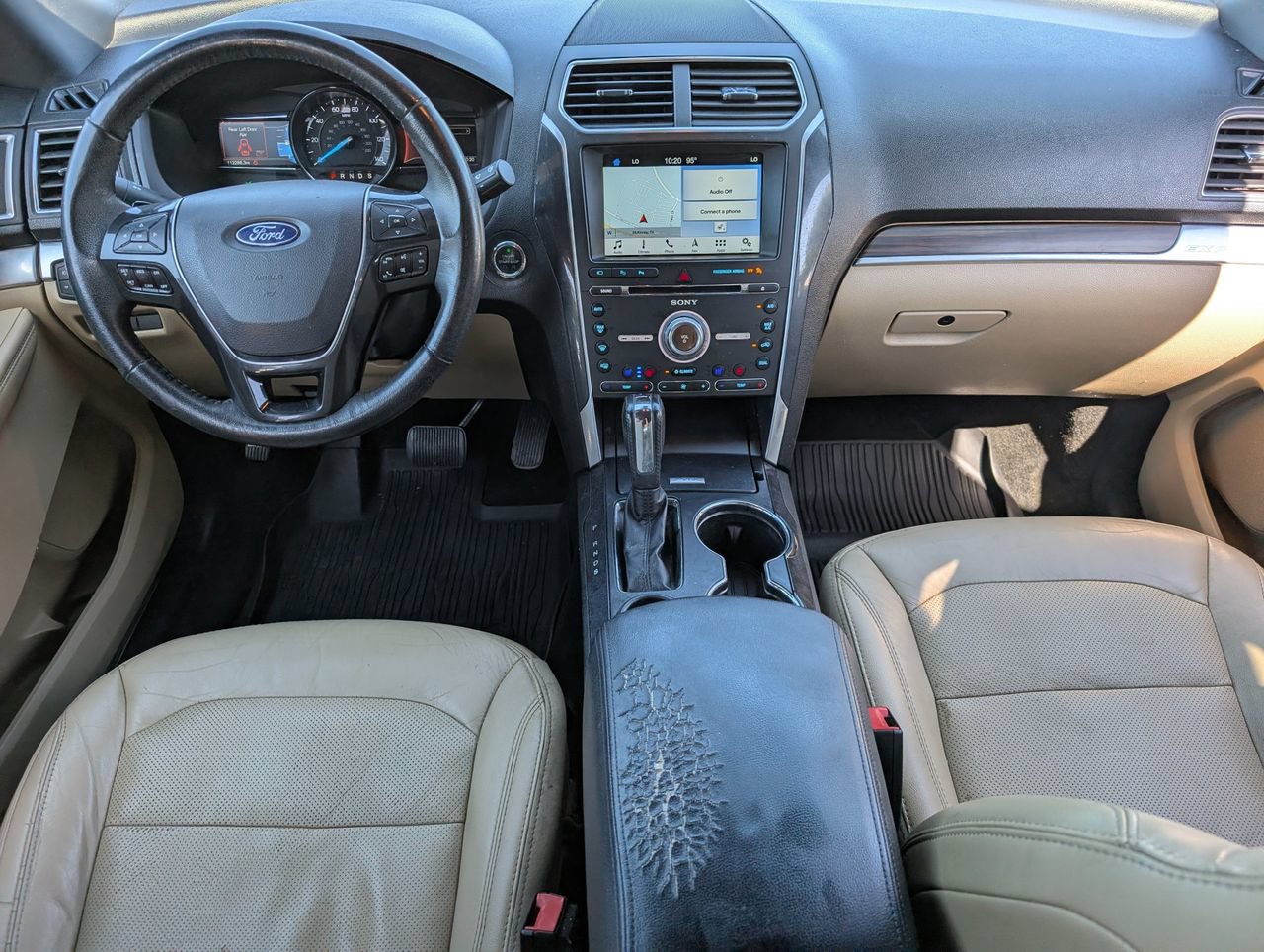 Used 2017 Ford Explorer Limited w/ Equipment Group 301A FWD image 9