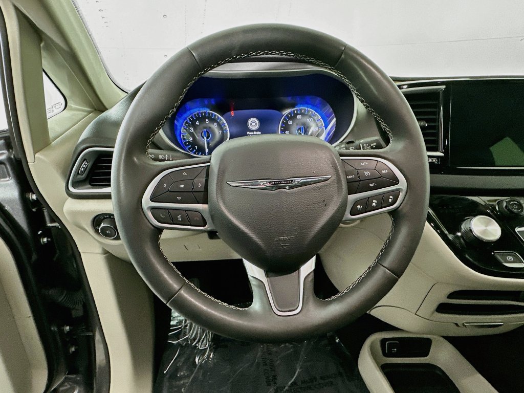 Certified 2023 Chrysler Pacifica Touring-L FWD image 18