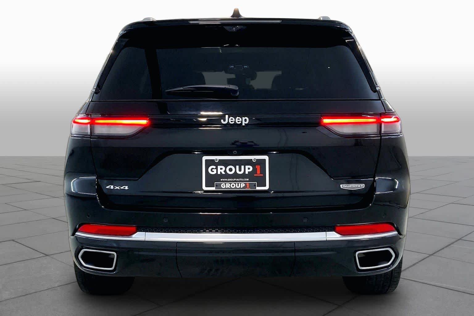 Used 2023 Jeep Grand Cherokee Summit AWD/4WD image 4