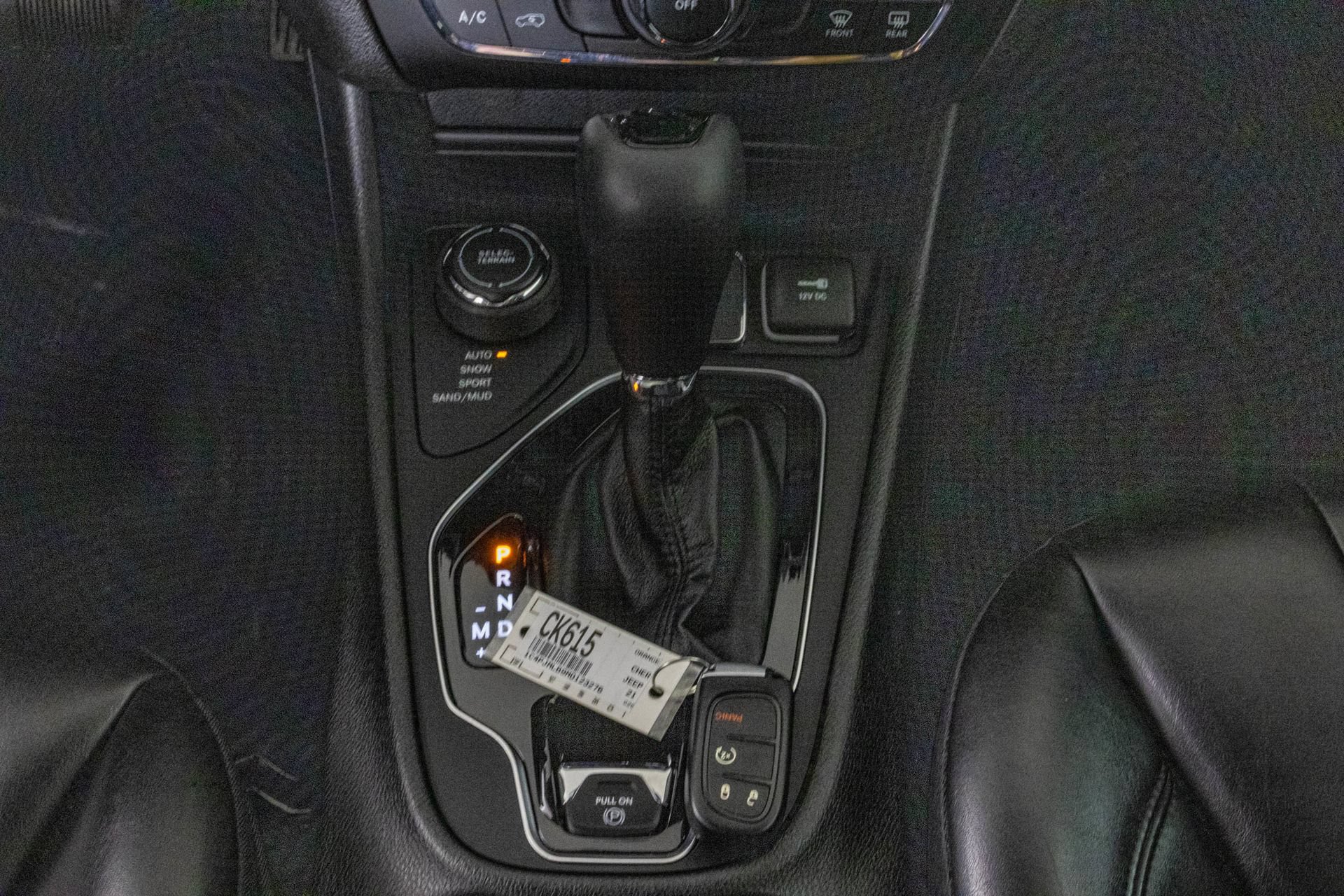 Used 2021 Jeep Cherokee Latitude Plus AWD/4WD image 27