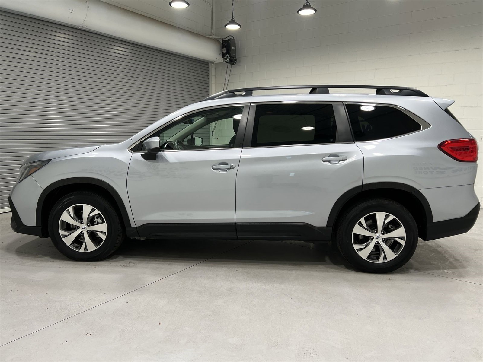 Used 2024 Subaru Ascent Premium w/ Convenience Package image 5