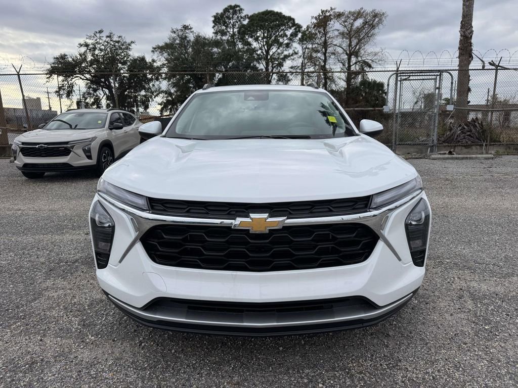 New 2026 Chevrolet Trax LT w/ Sunroof Package image 2