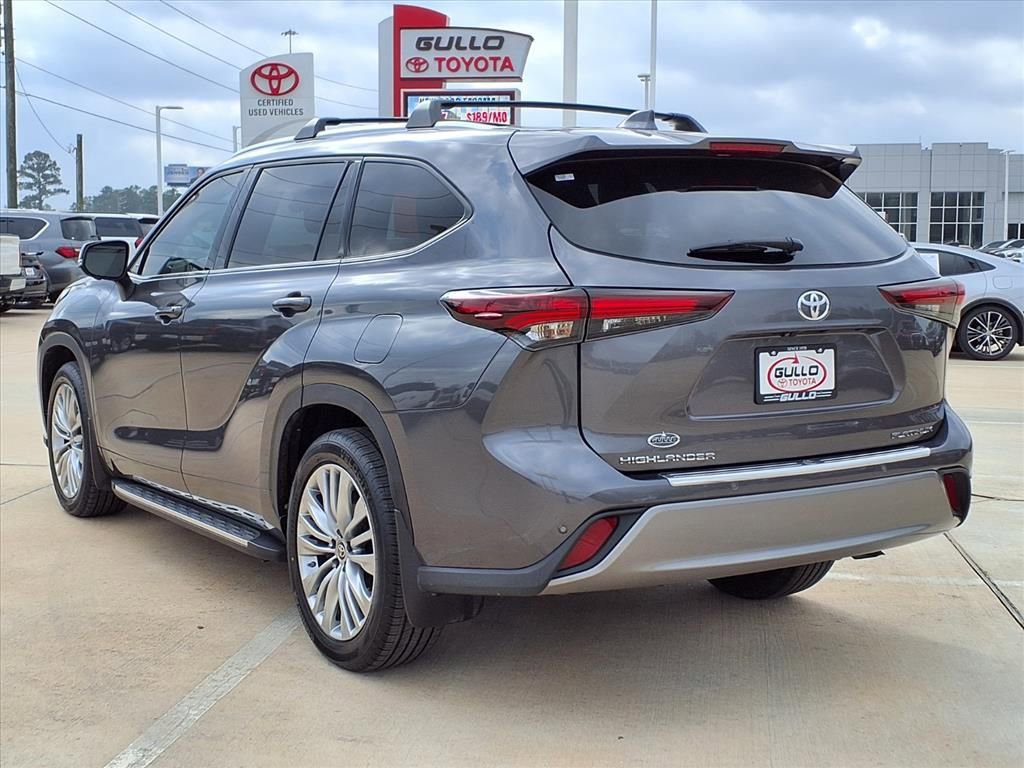 Used 2024 Toyota Highlander Platinum image 2