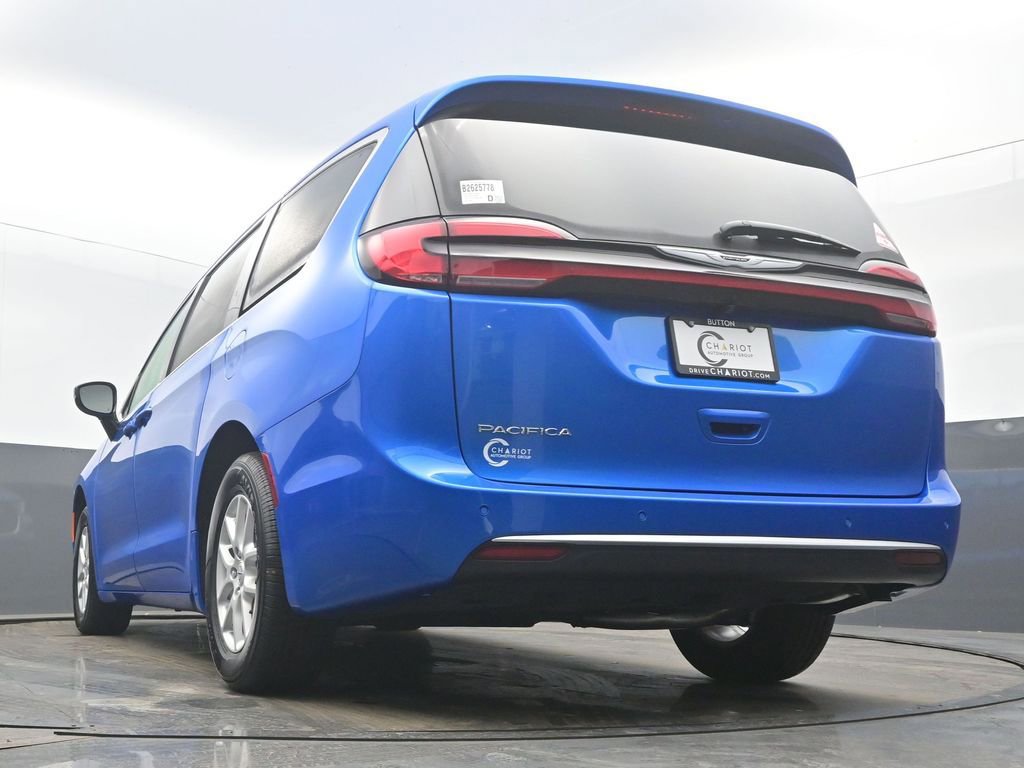 New 2026 Chrysler Pacifica Select image 49