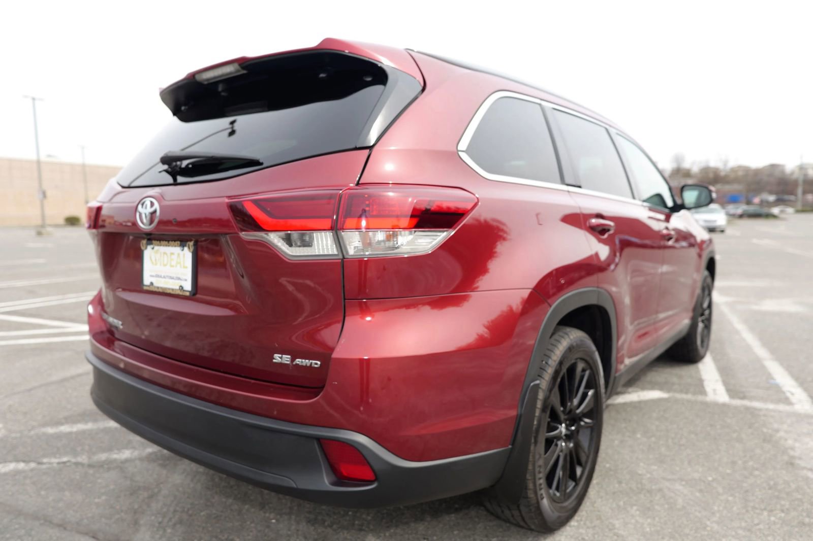 Used 2019 Toyota Highlander SE AWD/4WD image 11