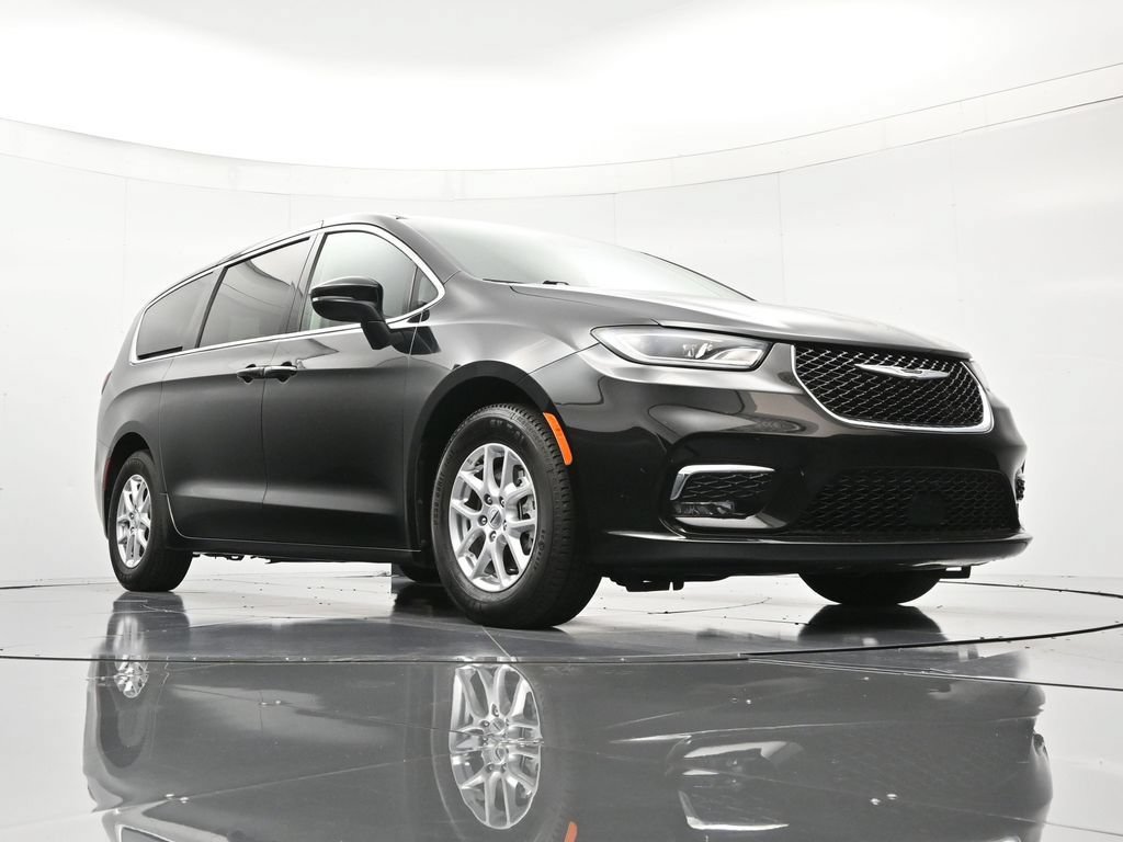 Certified 2023 Chrysler Pacifica Touring-L FWD image 40