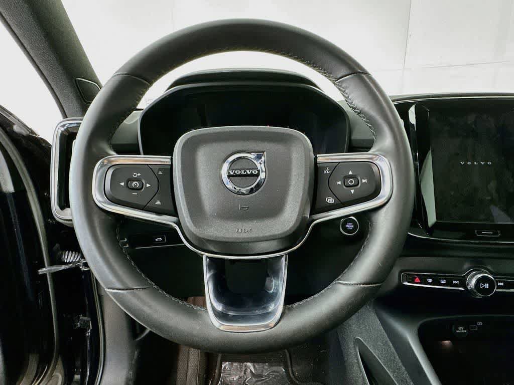 Used 2023 Volvo XC40 B5 Plus AWD/4WD image 16