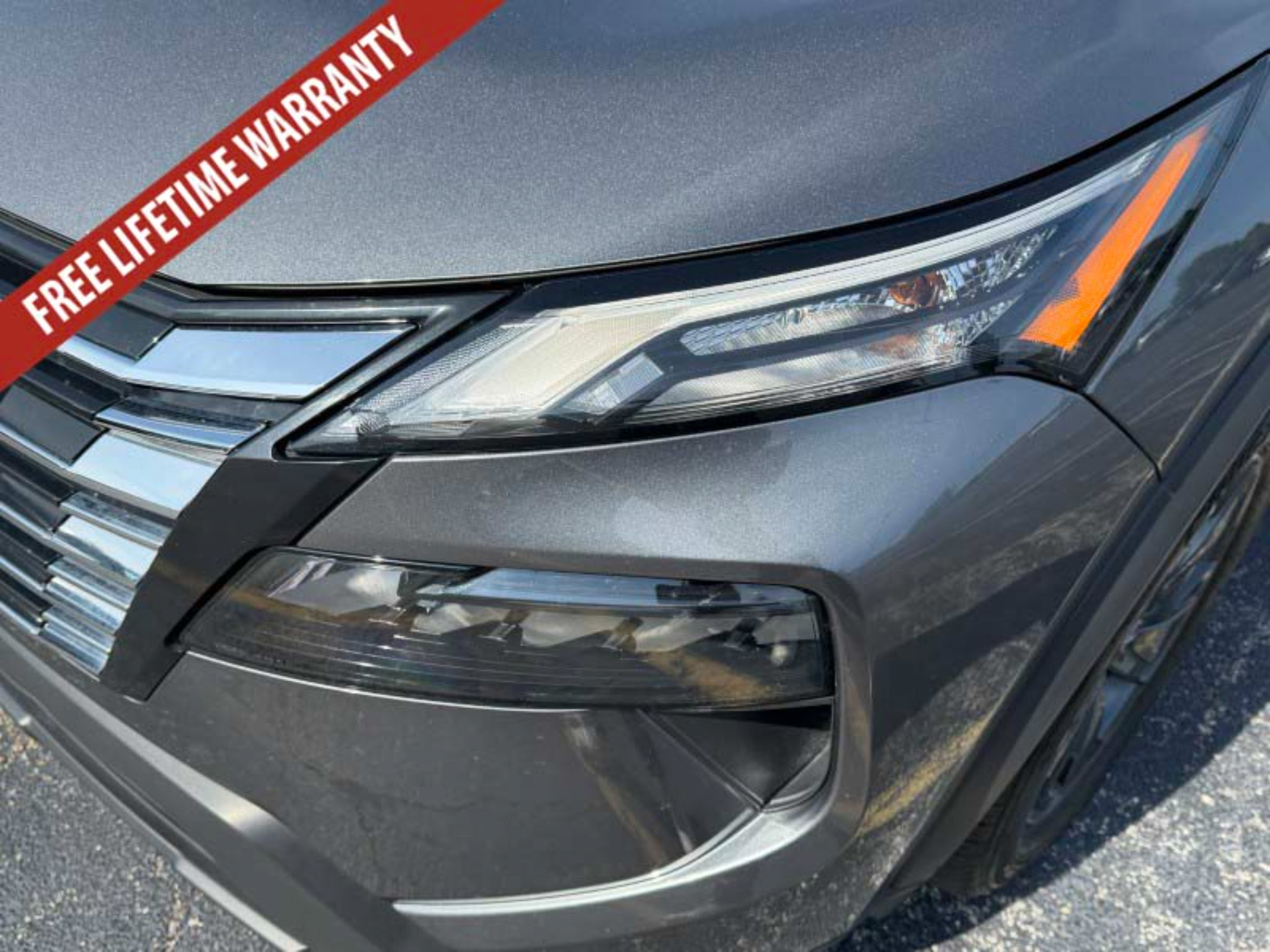 Used 2025 Nissan Rogue SV AWD/4WD image 16