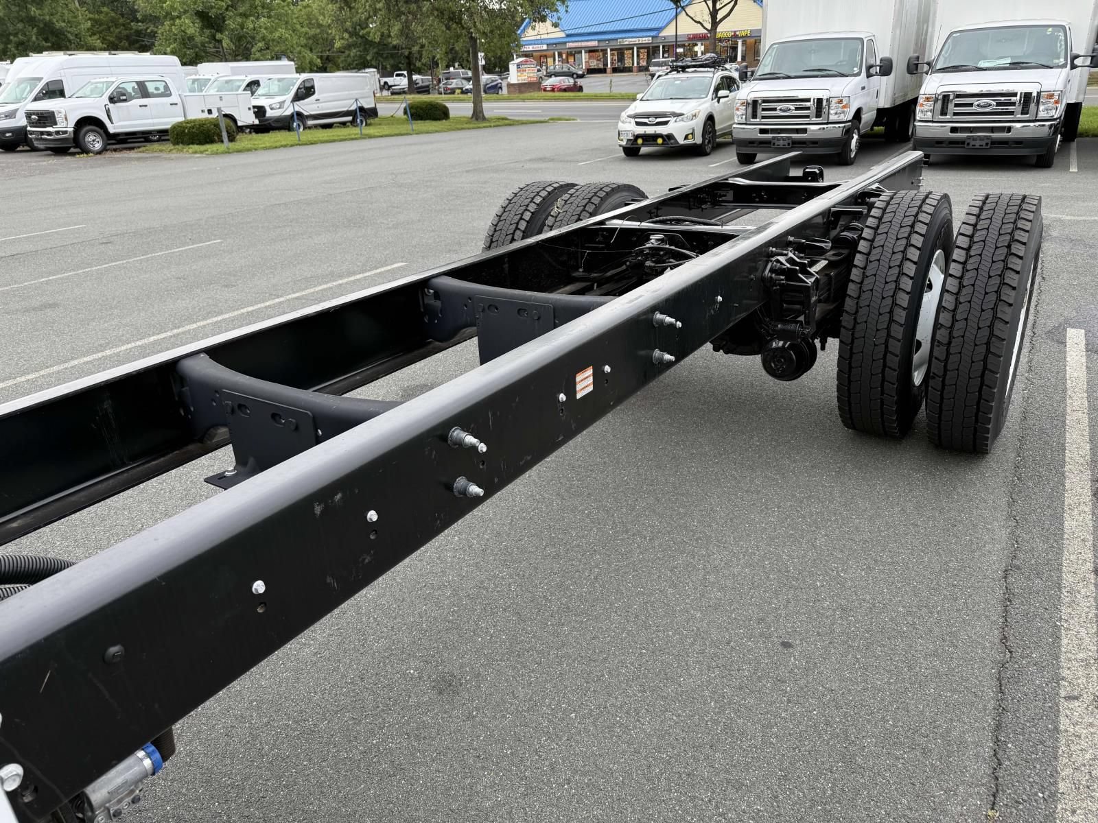 New 2025 Ford F750 2WD Regular Cab Super Duty image 10