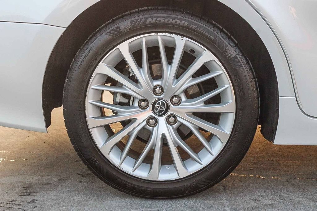 Used 2020 Toyota Camry XLE w/ Preferred Accessory Package FWD image 12
