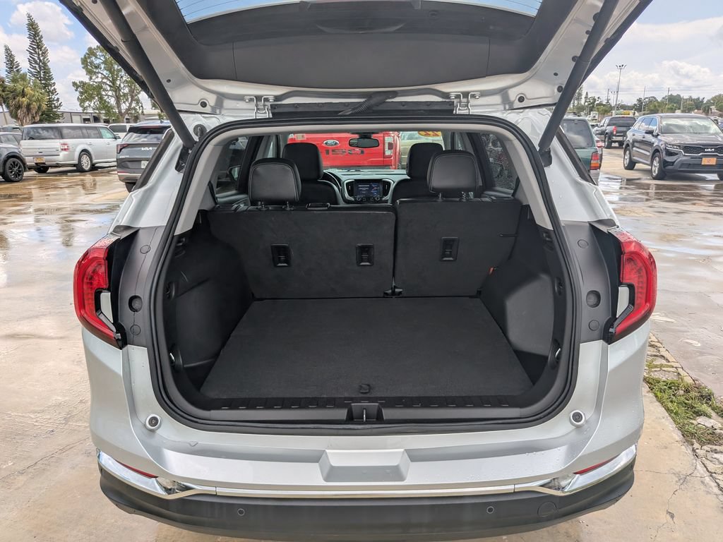 Used 2022 GMC Terrain SLT w/ Infotainment Package II FWD image 12