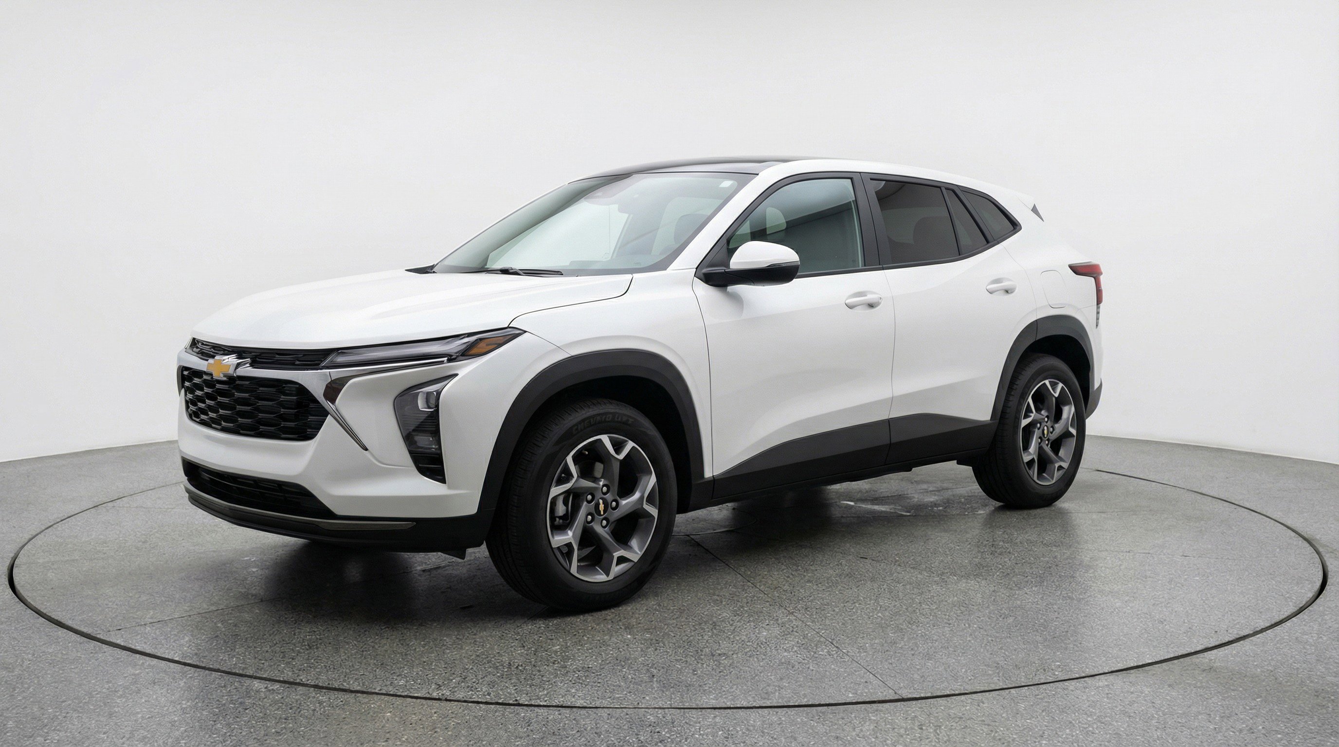 Used 2025 Chevrolet Trax LT FWD image 3