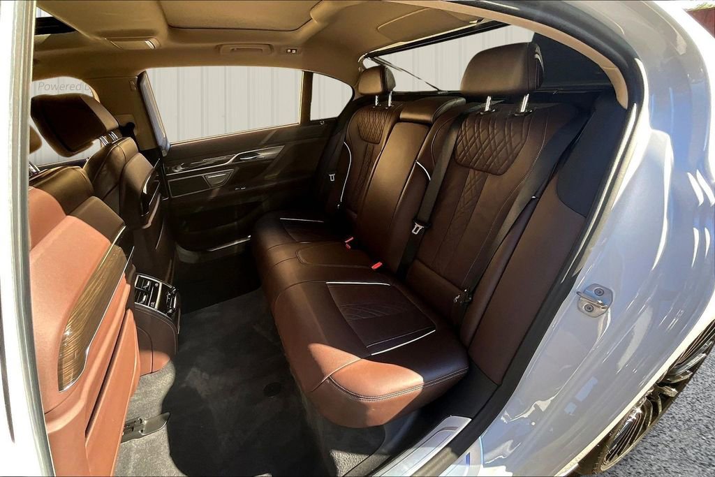 Used 2022 BMW 750i xDrive w/ Executive Package AWD/4WD image 22