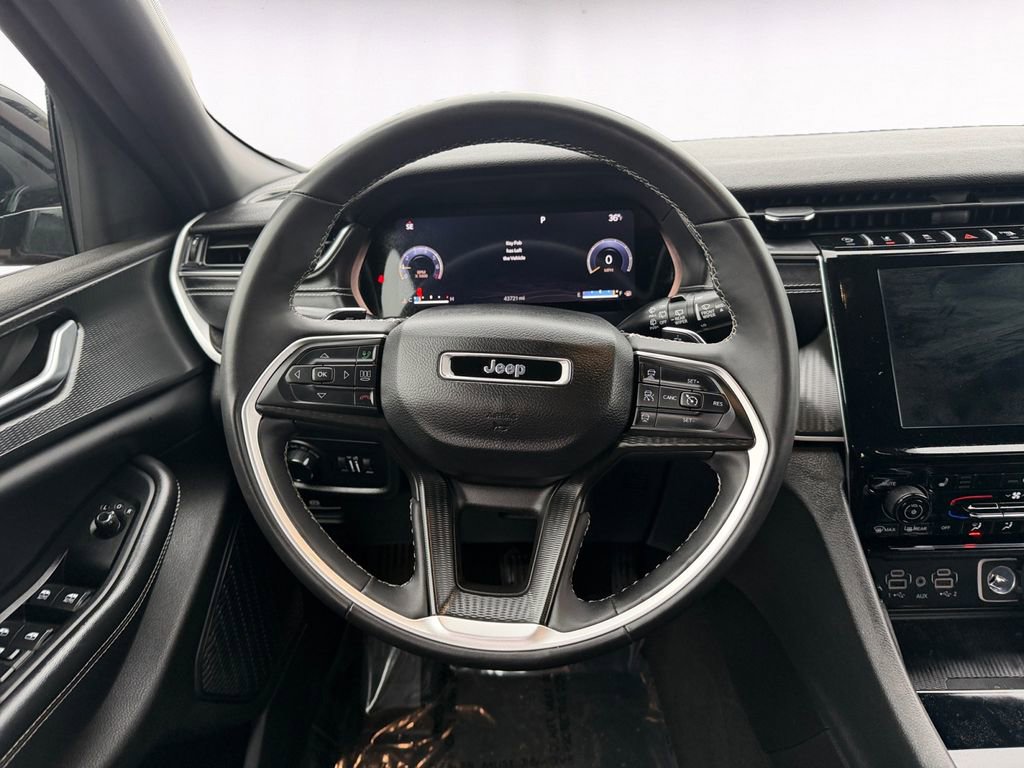 Used 2023 Jeep Grand Cherokee L Laredo image 12