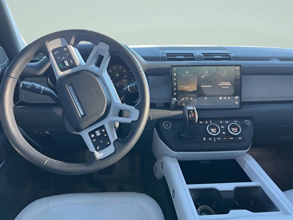 Used 2025 Land Rover Defender 110 S image 20