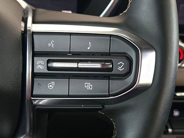 Used 2025 GMC Canyon Denali image 14