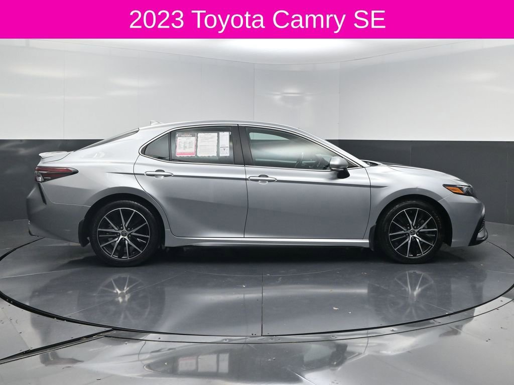 Used 2023 Toyota Camry SE image 4