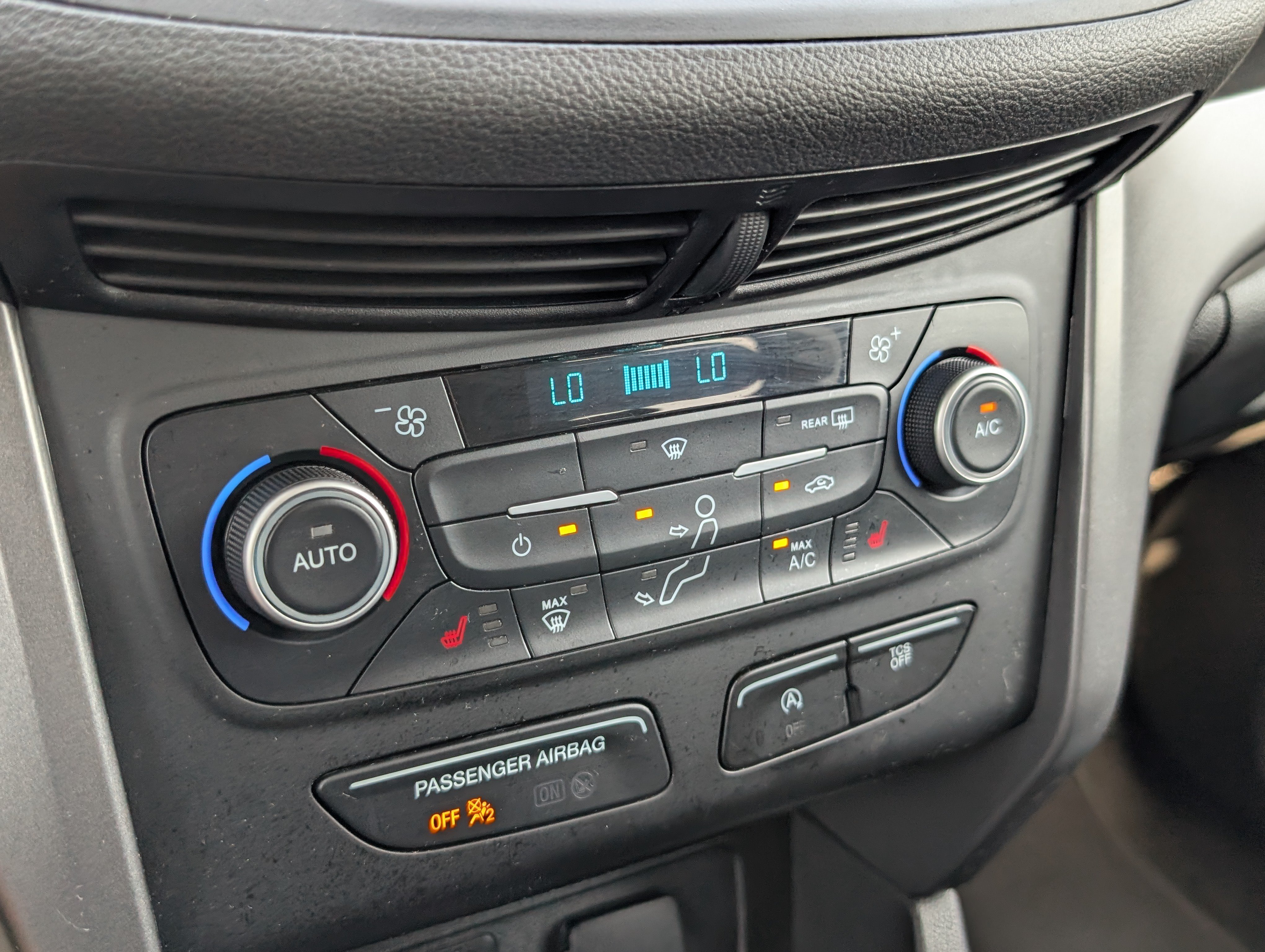 Used 2019 Ford Escape SEL AWD/4WD image 17