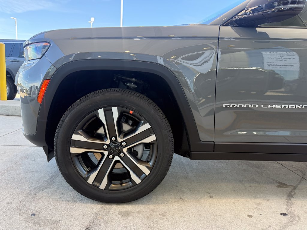 New 2027 Jeep Grand Cherokee Limited AWD/4WD image 23