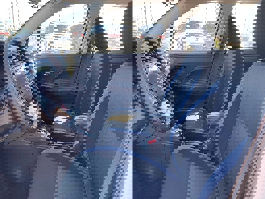 Used 2025 Nissan Versa SV image 9