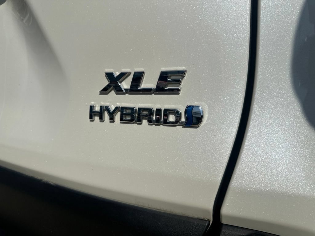 Used 2022 Toyota RAV4 XLE Premium AWD/4WD image 35