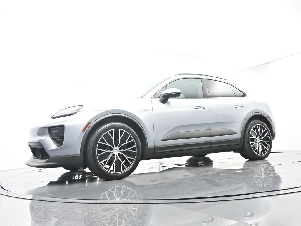 Certified 2025 Porsche Macan Electric RWD image 46