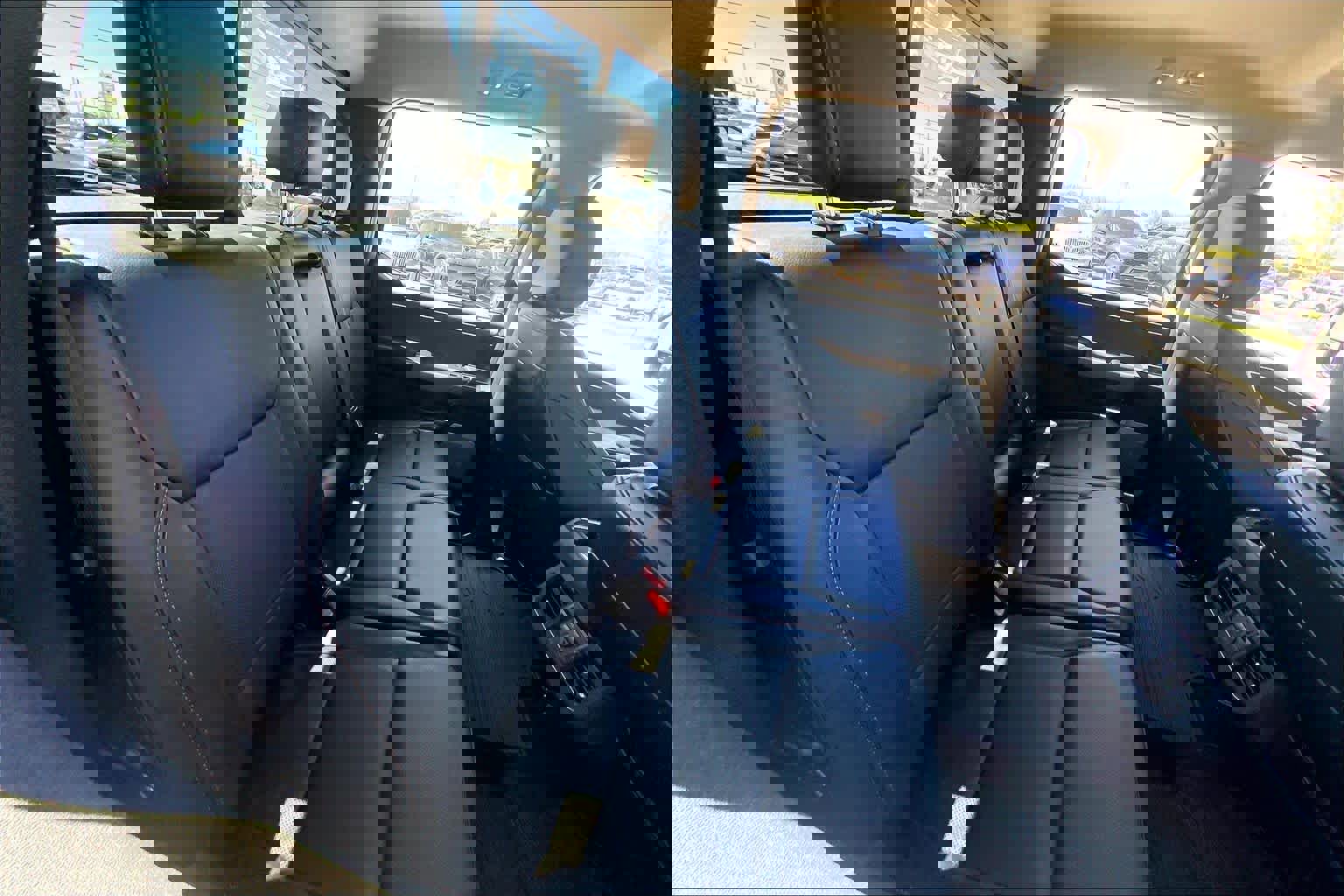 Used 2024 Ford F250 Lariat w/ FX4 Off-Road Package image 19