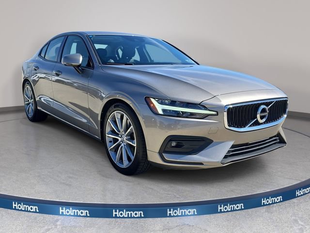 Used 2021 Volvo S60 T6 Momentum w/ Premium Package image 4